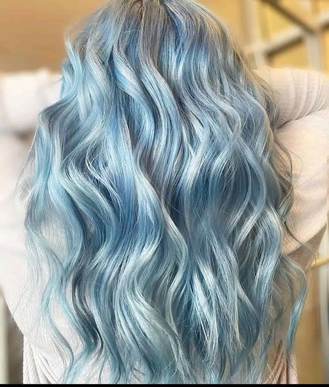 Light Blue Wavy Fall Hairstyle