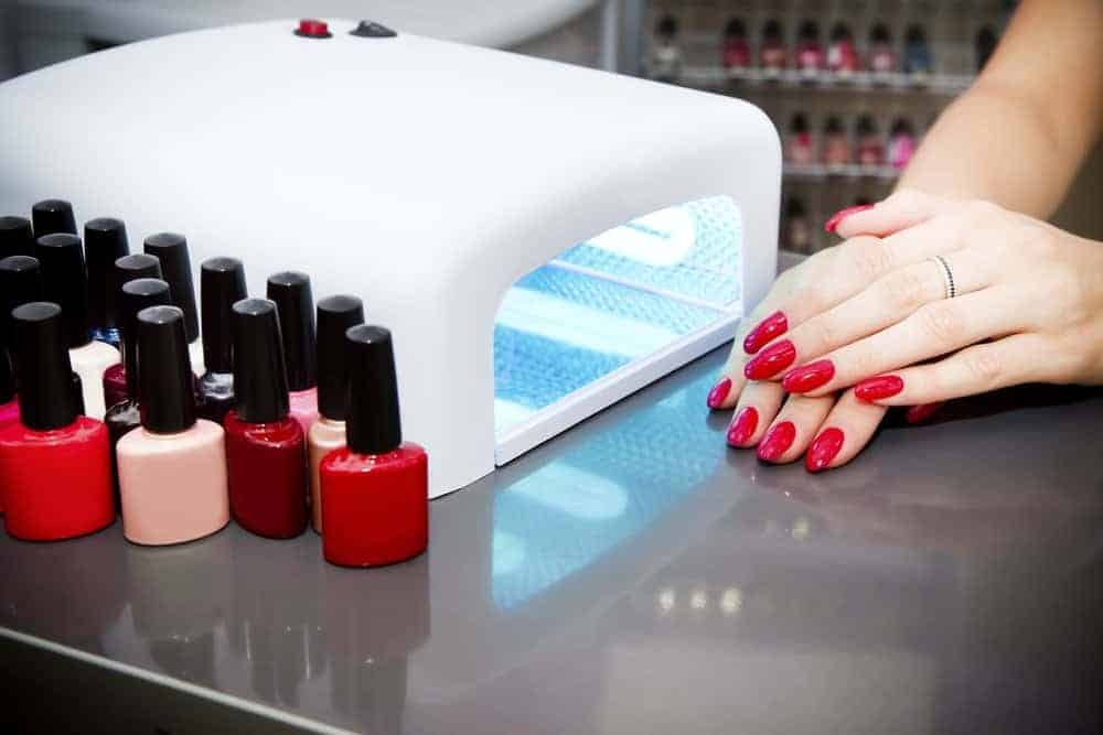 What’s the Difference Between Nail Polish and Nail Gel?