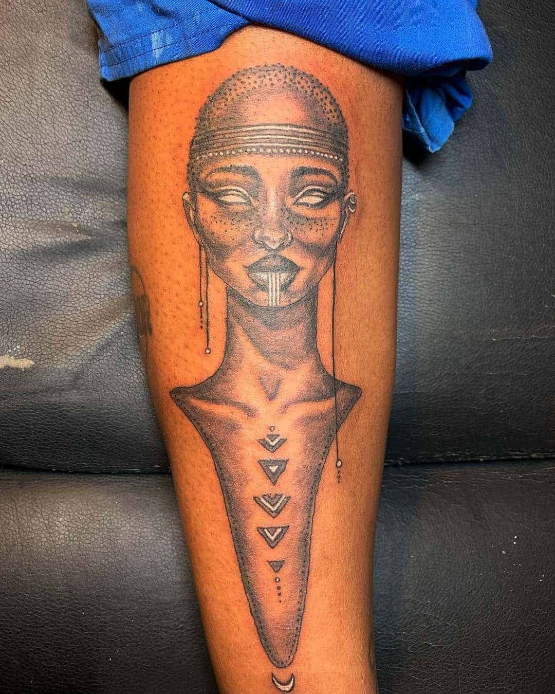 Tribal African Queen With Duafe Symbol