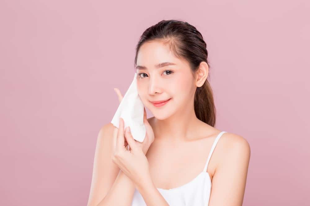 Guide to Buying the Best Makeup Remover Wipes