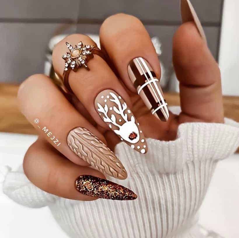 Elegant Reindeer Nails