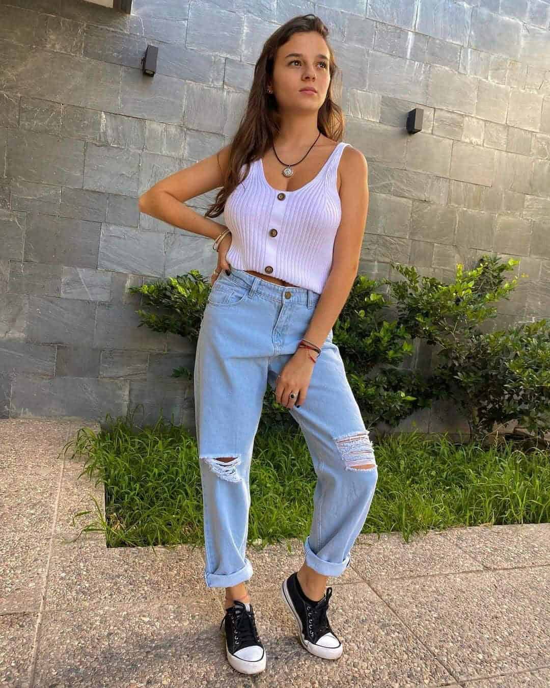 Distressed Mom Jeans and Button-up Edge Top Summer Outfit